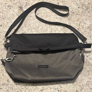 Sherpani Black and Grey Crossbody Vale Bag
